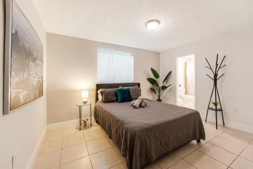 Spacious Miami Oasis! 3 Br Apt Mins From Brickell in Miami, USA