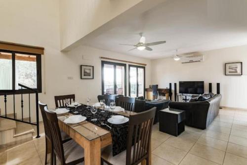 Villa Vounos - 5 Bedroom all en-suit with pvt pool in Pissouri