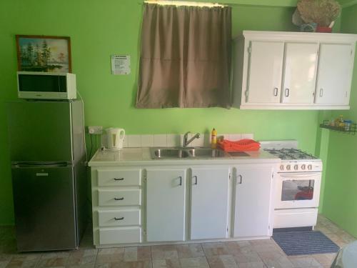 Hilltop Haven Apartment #1 in ลาบอรี