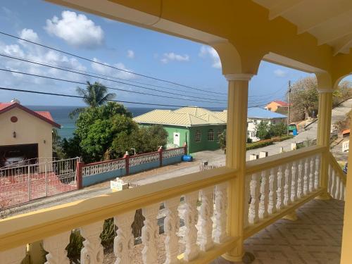 Hilltop Haven Apartment #1 in ลาบอรี