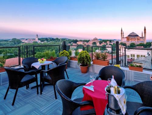 Agora Life Hotel - image 12