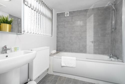 Three Bedroom House - Garden - Parking - Wifi - Netflix - Top Rated - 11T, Birmingham (fotografie 6)