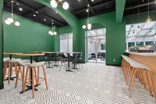 Holiday Inn Manhattan 6th Ave - Chelsea an IHG Hotel - image 14