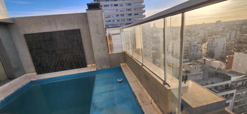 Swimming pool, Hermoso Homestudio en Nunez con Amplio balcon luminoso in Saavedra