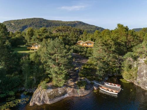 Holiday Home Solbakken by Interhome in Hellevik