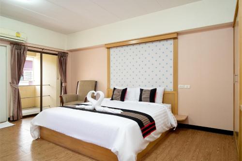 room detail thumbnail 1