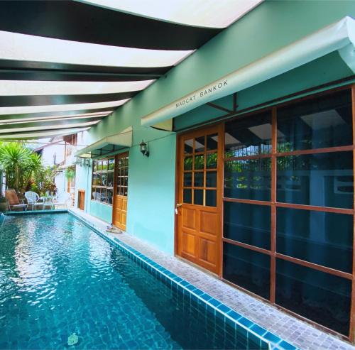 T-house Bkk - Max15 people with private swimming pool, Bangkok (photo 6)
