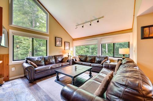 Lincoln Townhome with Community Pool and Club Access!