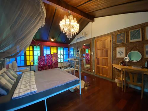 T-house Bkk - Max15 people with private swimming pool, Bangkok (photo 3)