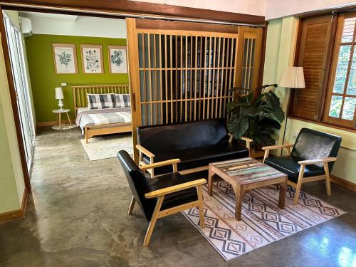 T-house Bkk - Max15 people with private swimming pool, Bangkok (photo 7)