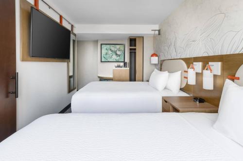 Studio Double Room with Two Double Beds image 6