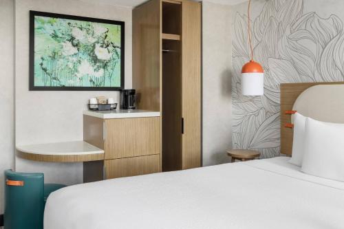 Studio Double Room with Two Double Beds image 2