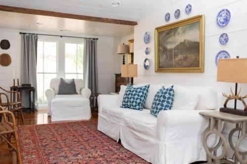 Classic Lakeside Cottage in Clarks Hill, USA