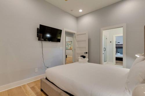 Spacious Home 5 Min to Broadway, Sleeps 12! in Nashville, USA