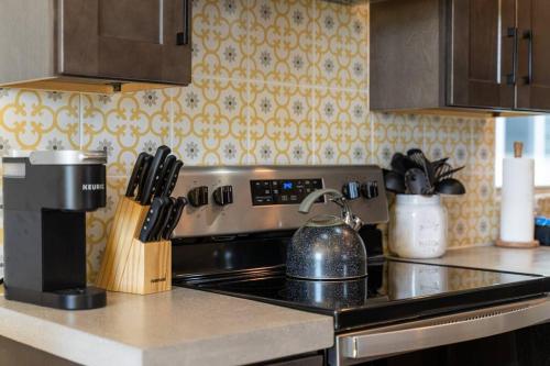 Spacious Home 5 Min to Broadway, Sleeps 12! in Nashville, USA