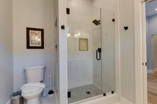 Spacious Home 5 Min to Broadway, Sleeps 12! in Nashville, USA
