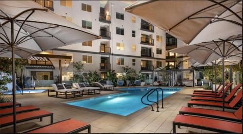 Amazing Place By Disneyland with Pool with Rooftop BBQ in Orange, USA