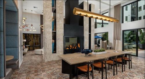 Amazing Place By Disneyland with Pool with Rooftop BBQ in Orange, USA