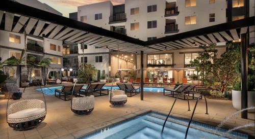 Amazing Place By Disneyland with Pool with Rooftop BBQ in Orange, USA