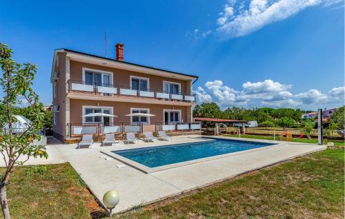 5 Bedroom Awesome Home In Valbandon