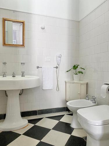 Superior Double or Twin Room with City View image 2