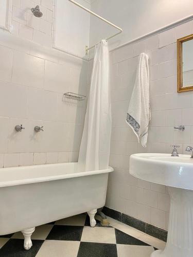 Superior Double or Twin Room with City View image 1