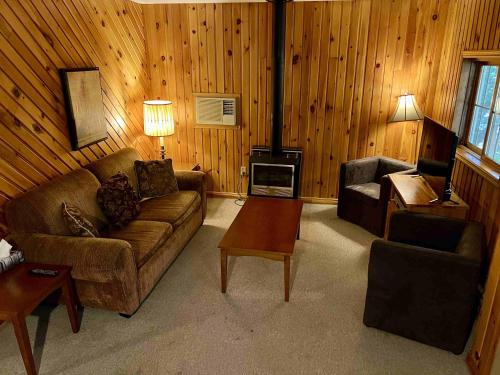 2 bedrooms, 3 beds