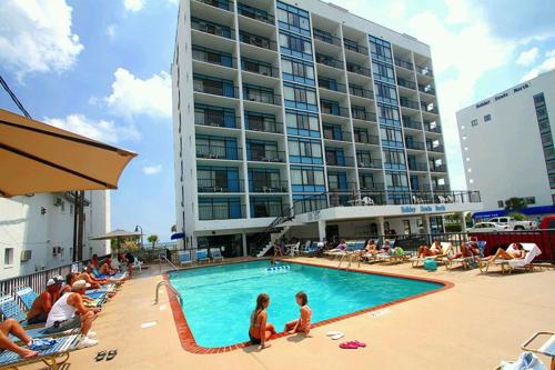 Holiday Sands North 'On the Boardwalk' Myrtle Beach (SC)