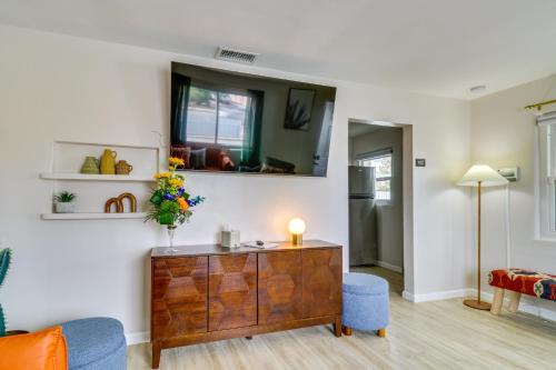 Albuquerque Retreat with Hot Tub - Central Location! in Albuquerque, USA
