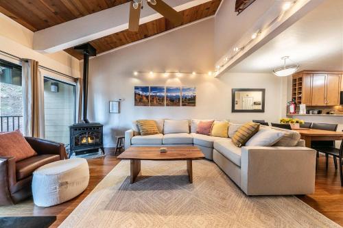 2BR Mins to Alpine Base Area at Palisades in Alpine Meadows (CA)