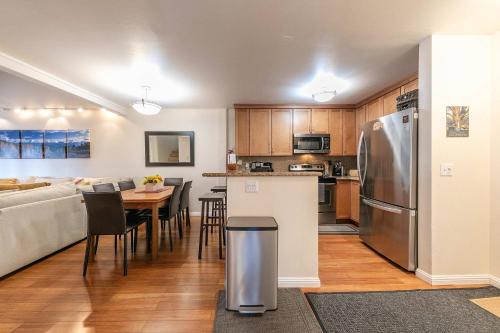 2BR Mins to Alpine Base Area at Palisades in Alpine Meadows (CA)