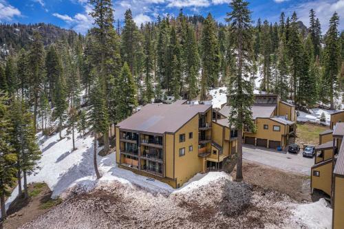 2BR Mins to Alpine Base Area at Palisades in Alpine Meadows (CA)