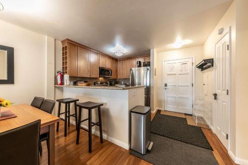 2BR Mins to Alpine Base Area at Palisades in Alpine Meadows (CA)