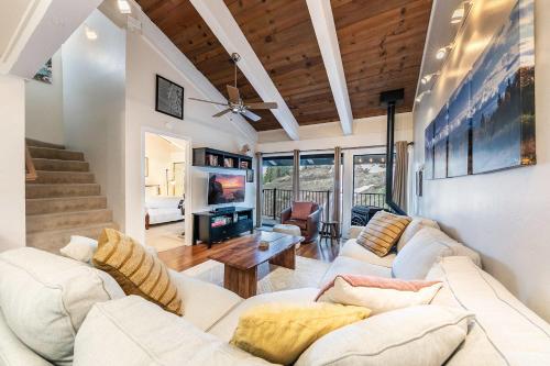 2BR Mins to Alpine Base Area at Palisades in Alpine Meadows (CA)