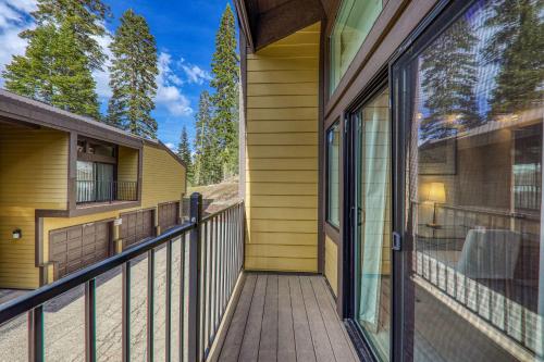 2BR Mins to Alpine Base Area at Palisades in Alpine Meadows (CA)