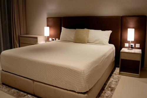 Palm Jumeirah Seven Palm 1 Bedroom with infinity pool and Palm jumeirah beach, Dubai (Foto 2)
