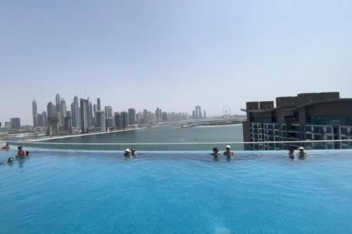 Palm Jumeirah Seven Palm 1 Bedroom with infinity pool and Palm jumeirah beach, Dubai (Foto 3)