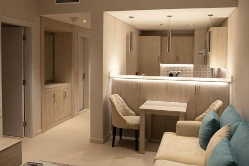 Palm Jumeirah Seven Palm 1 Bedroom with infinity pool and Palm jumeirah beach, Dubai (Foto 7)