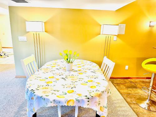 Sunshine Private Guest Suite in Beckett Ridge, USA