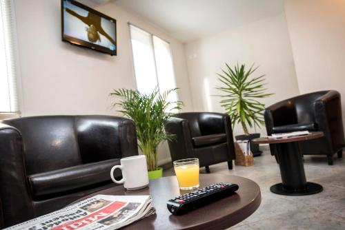 Спільний лаунж/ТБ зона, Brit Hotel Essentiel Deltour Mende in Mende