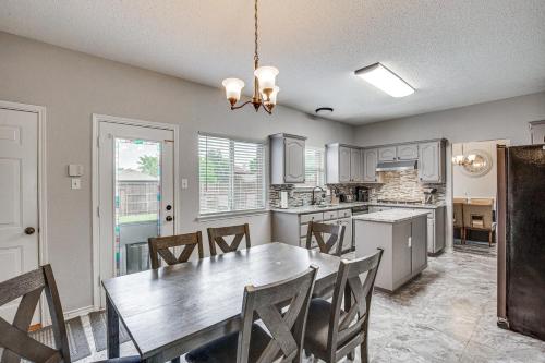 Pet-Friendly Allen Home about 30 Mi to Dallas! in Allen, USA