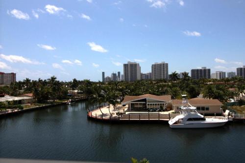 Golden Isles # 509 in Hallandale Beach, USA