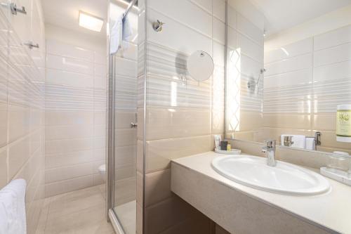 Carlton Hotel Budapest - image 13