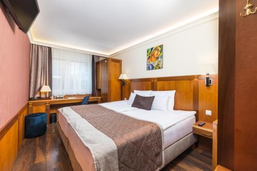 Carlton Hotel Budapest - image 12