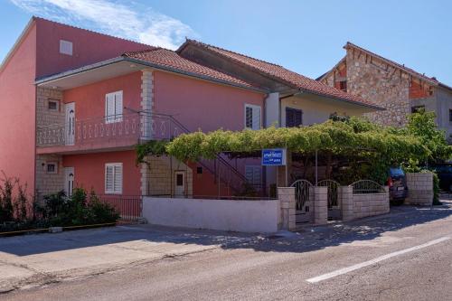  Apartments Ana Buratovic, Pension in Stari Grad