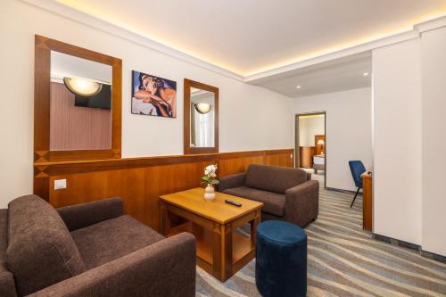 Carlton Hotel Budapest - image 3