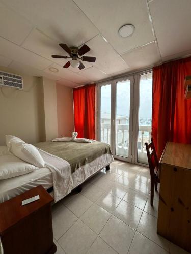 Chescos Hotel in Salinas