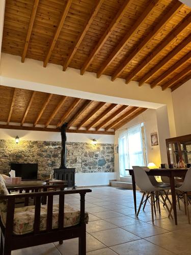 設施, Loucy’s Art Home in 曼德里亞