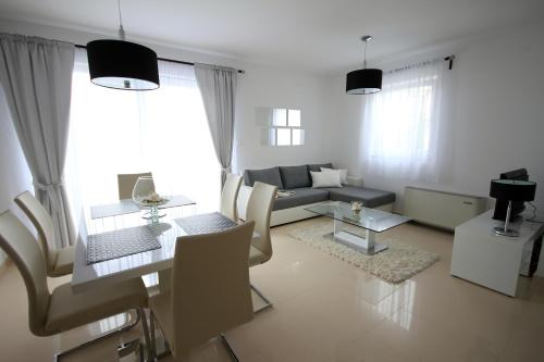 Apartments Villa Mantinela - image 2