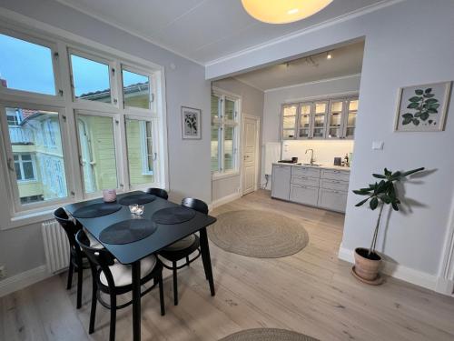 Kitchen, Sekelskiftescharm i Hjartat av Stromstad, 4 baddar - Historic Charm, for 4 Guests in Stromstad